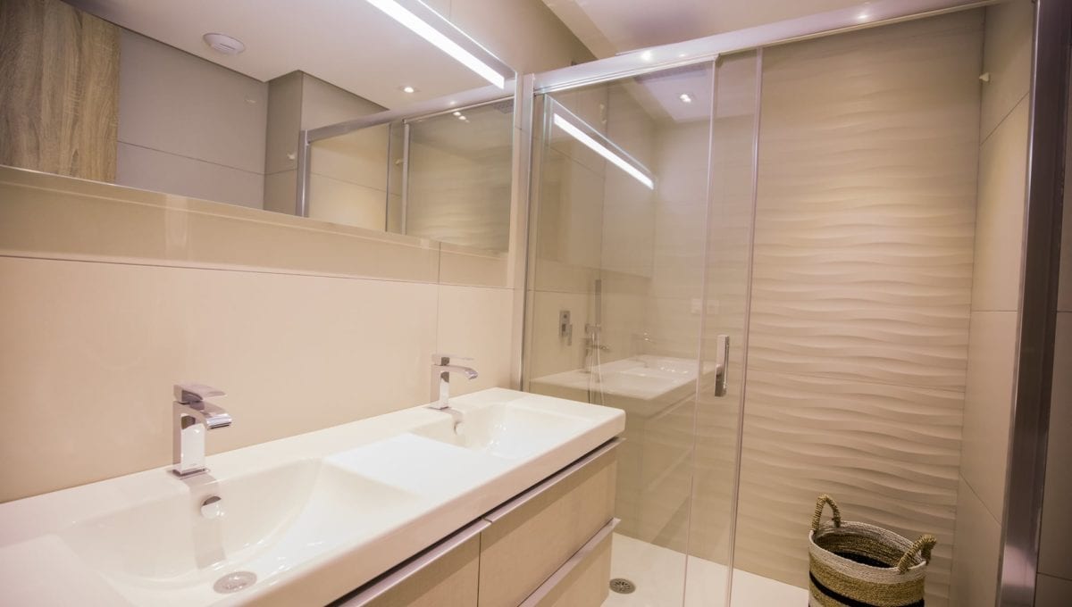 B10_ROYAL_BANUS_Marbella-Bathroom_J74A3738